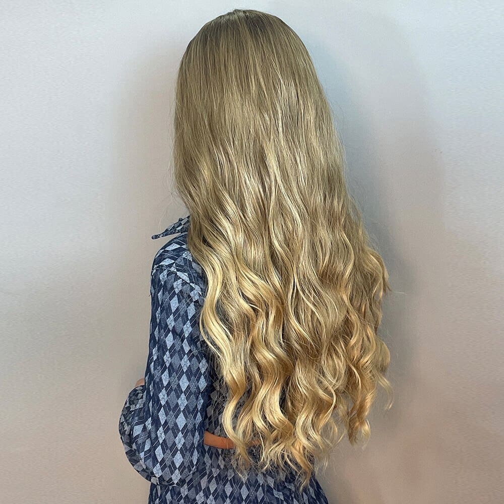 Perruque blonde ondulée dos