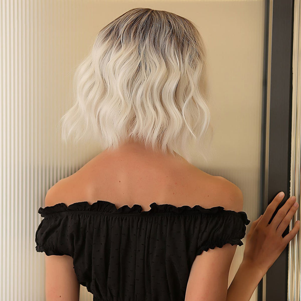 Perruque blonde platine courte nuque