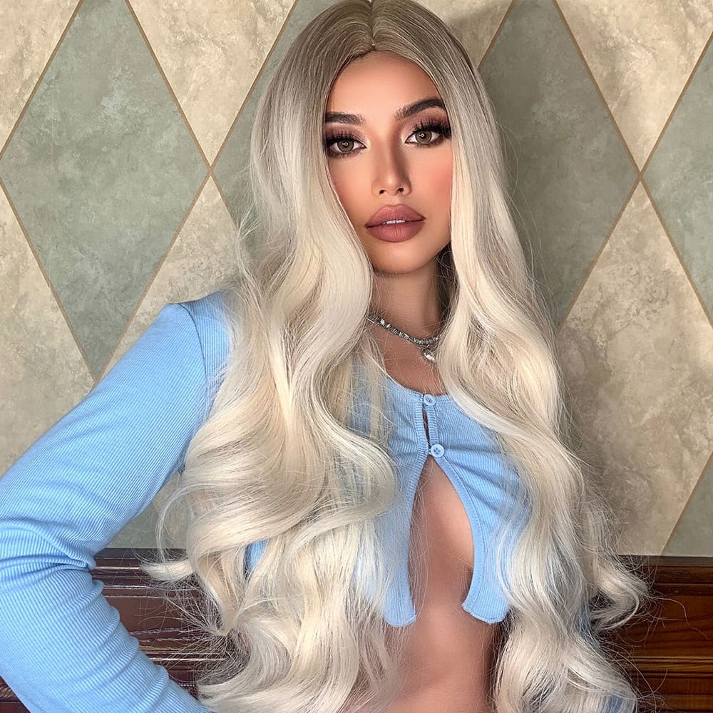 Perruque blonde platine féminité