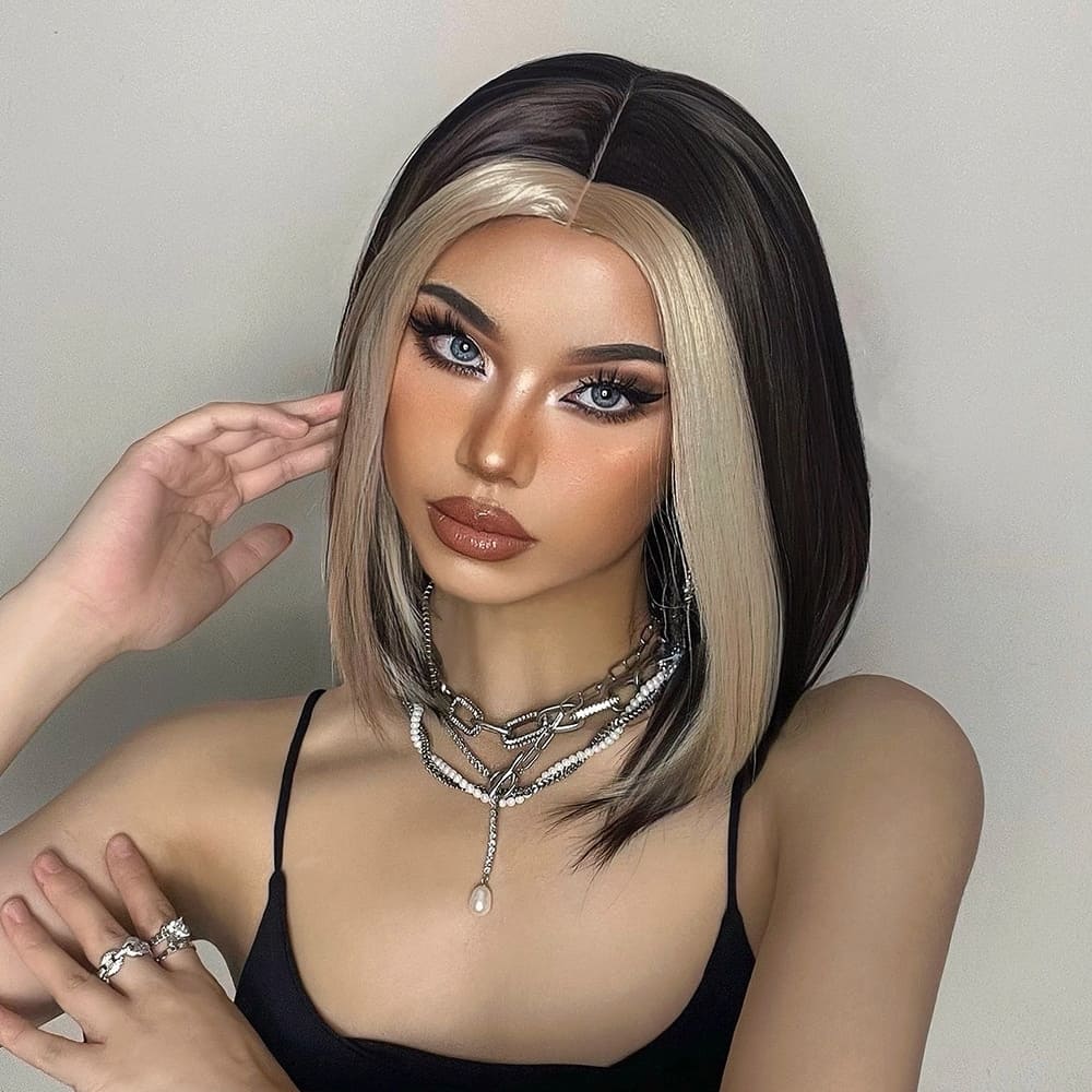 Perruque noire mèches blondes femme