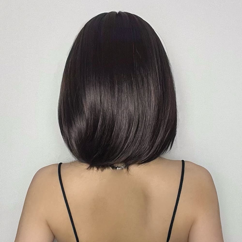 Perruque noire mèches blondes nuque
