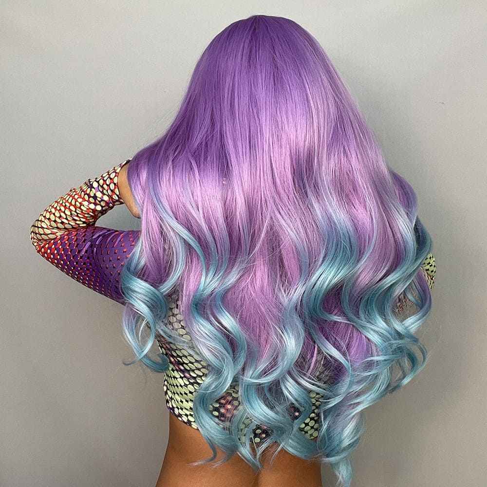 Perruque rose et bleue nuque