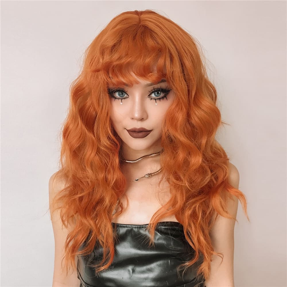 Perruque rousse bouclée femme élégante